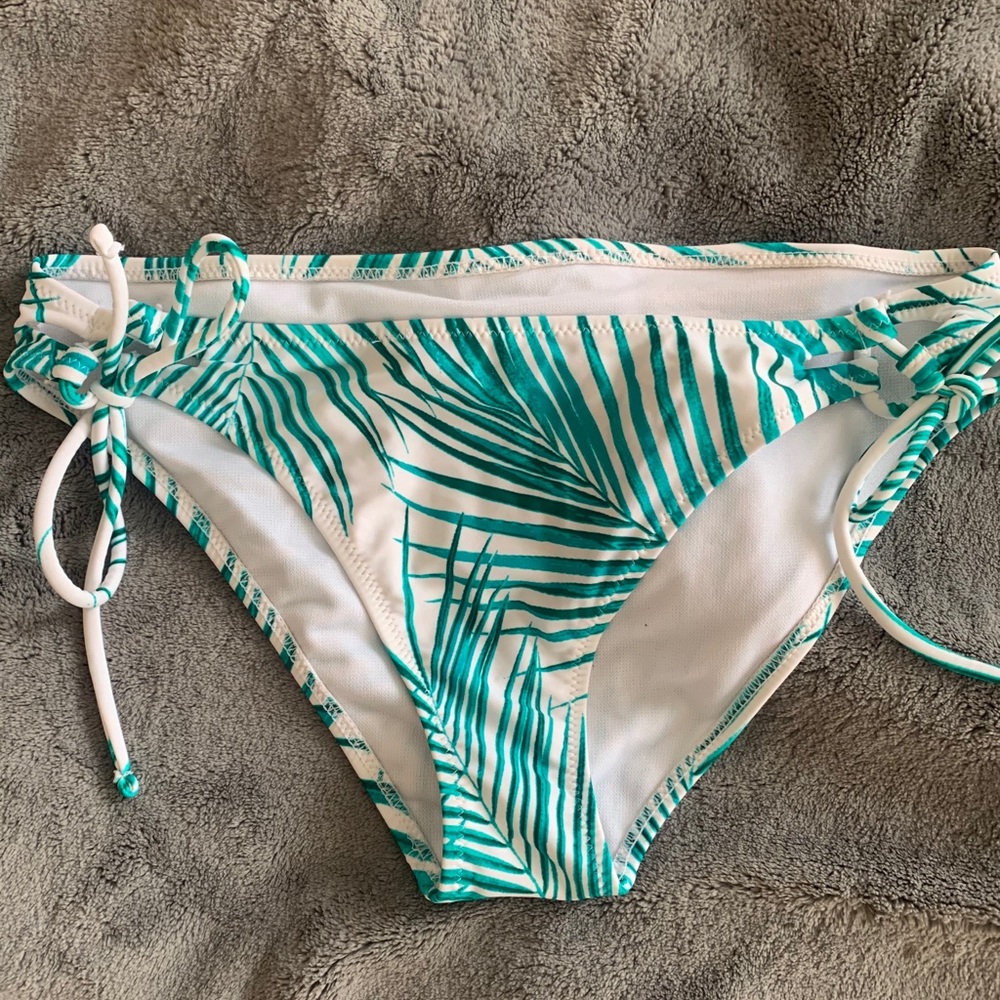 Palm leaf Bikini bottoms 🌴